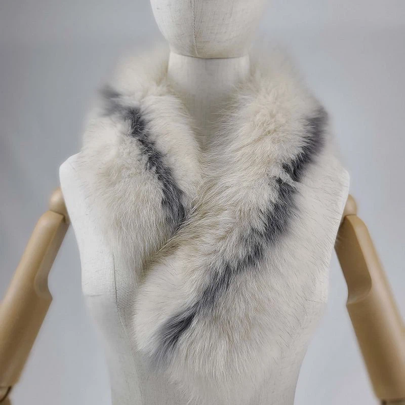 Gola de pele de raposa tingida